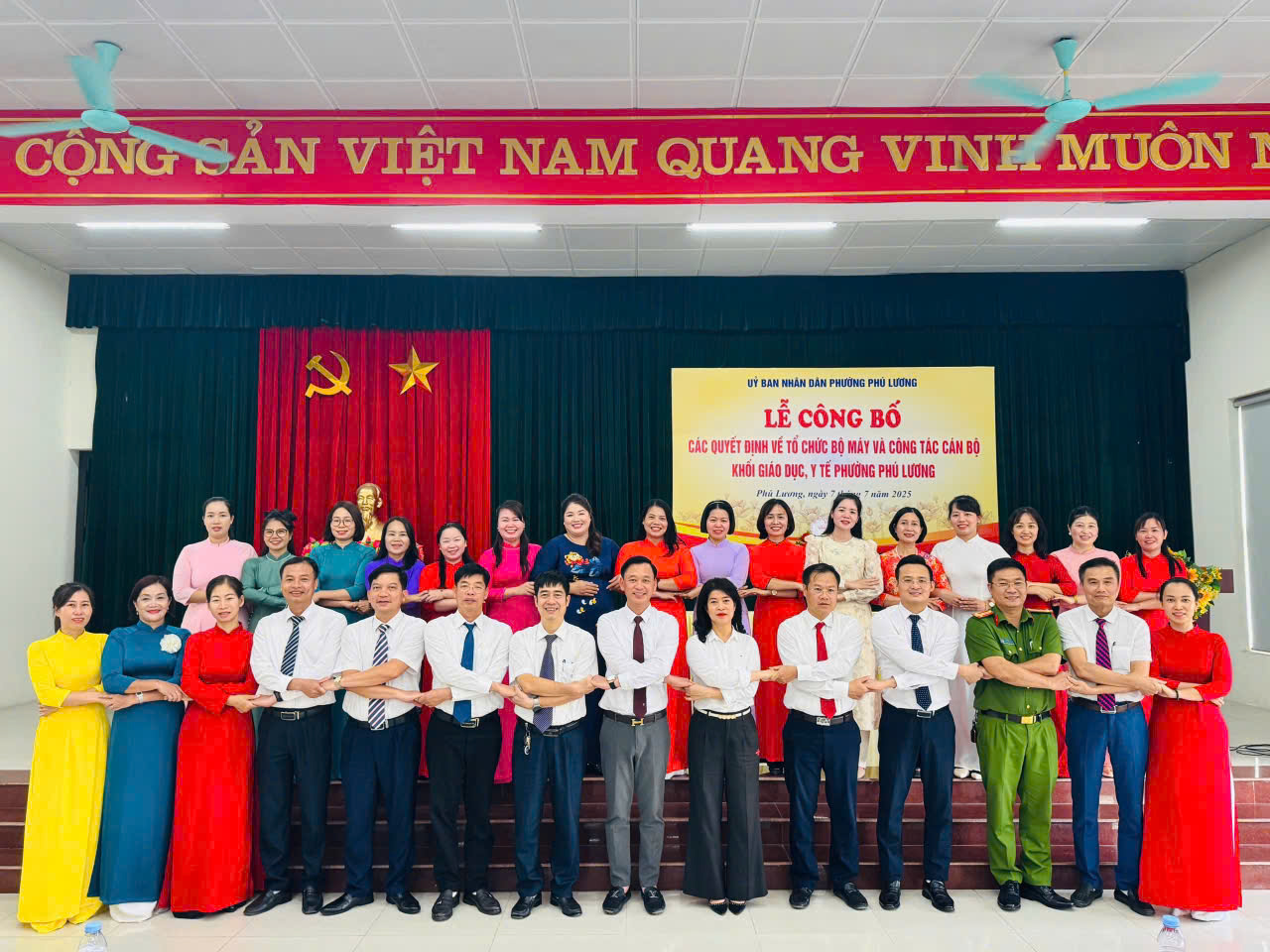 🎉 LỄ CÔNG BỐ VÀ TRAO CÁC QUYẾT ĐỊNH VỀ CÔNG TÁC TỔ CHỨC, LÃNH ĐẠO CÁN BỘ NGÀNH GIÁO DỤC TRÊN ĐỊA BÀN PHƯỜNG PHÚ LƯƠNG
